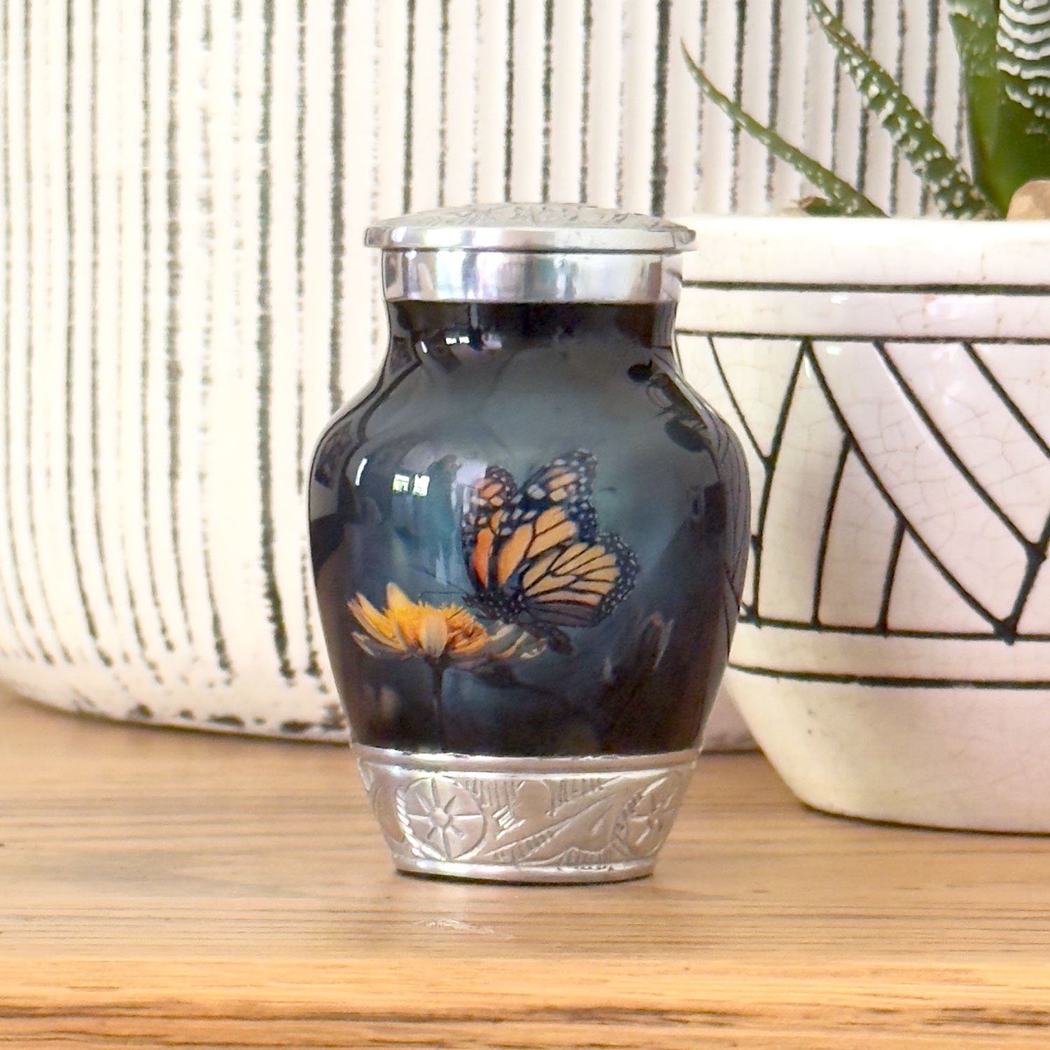 Butterfly monarch urn adult human ashes large funeral memorial remembrance loved tribute metal lost died keepsake nature cremation decorative burial women men dad mom mum flower garden milkweed blue urnes funéraires adultes